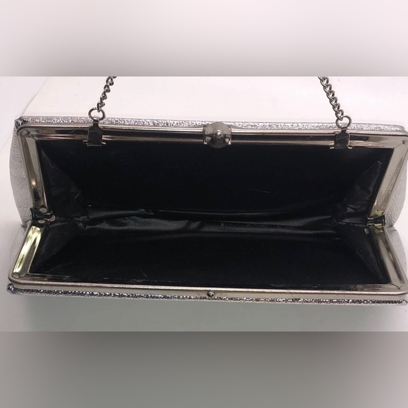 Vintage Shiny Metallic Silver Clutch Purse With Short Chain Strap 1960’s - Picture 7 of 11